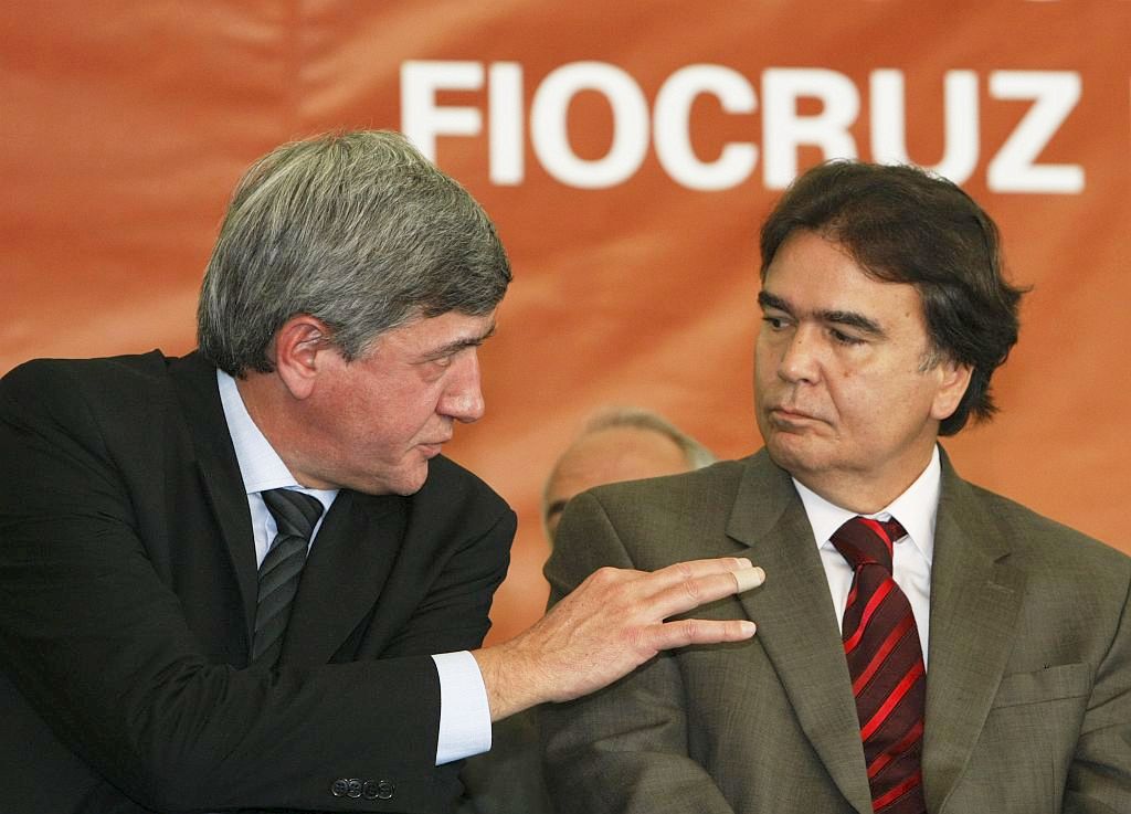 O secretário Gilberto Martin, do Paraná, e o ministro da Saúde, José Gomes Temporão: protocolo sobre uso do Tamiflu continua o mesmo, dizem autoridades | Marcelo Elias/ Gazeta do Povo