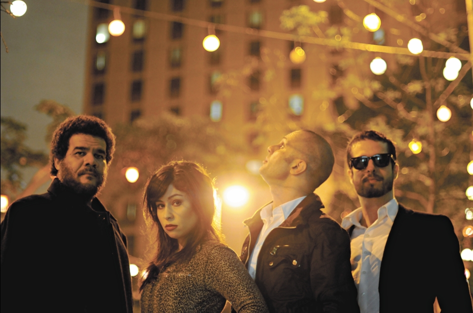 Pitty e a banda: para ela, música ganha mais sentido quando é doída e feita à flor da pele. Novo disco é lançado depois de uma pausa de quatro anos fora dos estúdios | Caroline Bitencourt/Divulgação