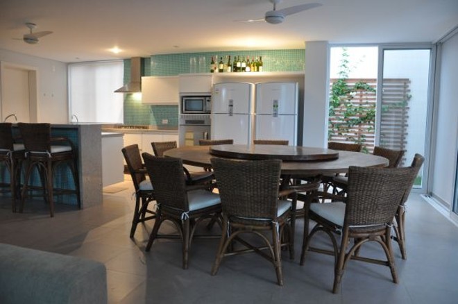 Tampo em madeira de demolição, projeto de Andréa Posonski e Jocymara Nicolau | 