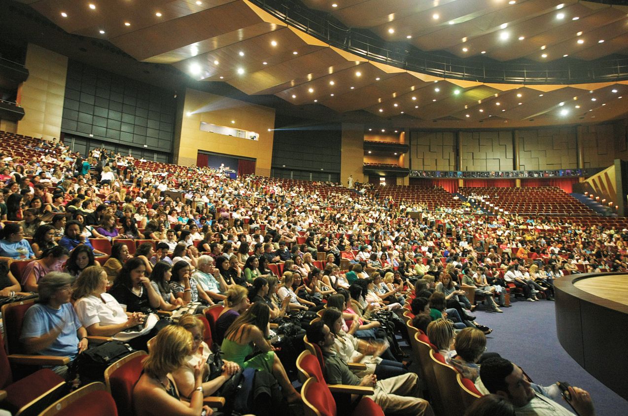 No Teatro Positivo, os diretores e produtores têm feito reuniões para acertar o futuro da programação do mês de agosto | Rodolfo Bührer/Gazeta do Povo