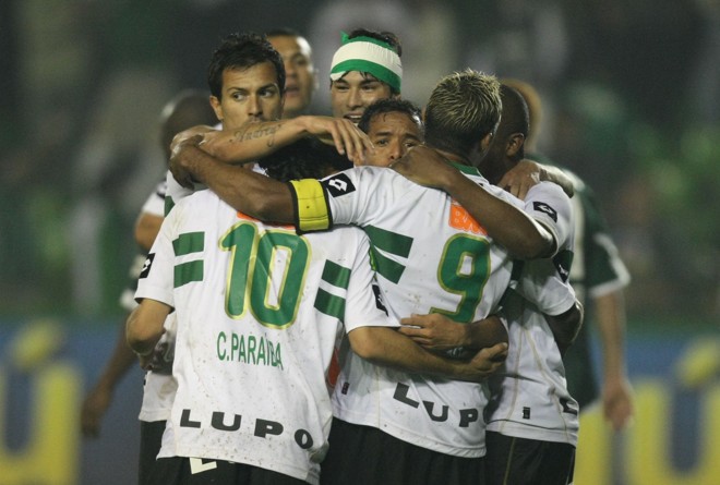 O abraço caloroso no fim demosntoru a uniao do grupo alviverde |