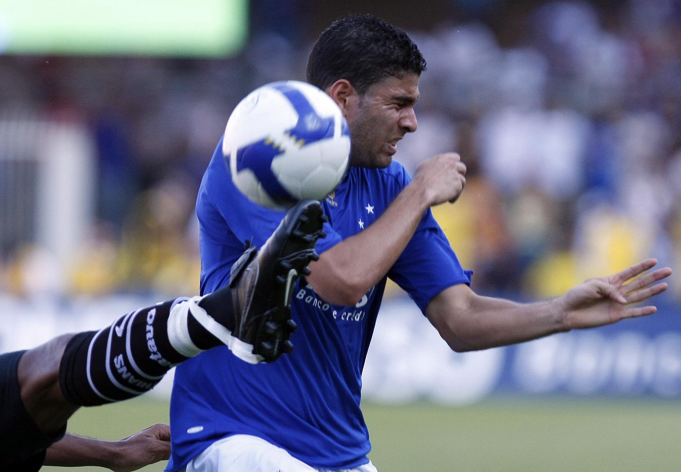 O meia Gérson Magrão viaja para Kiev já nesta quinta-feira. No clube ucraniano, irá reencontrar Guilherme, seu companheiro na Raposa. | Washington Alves/ Vipcomm