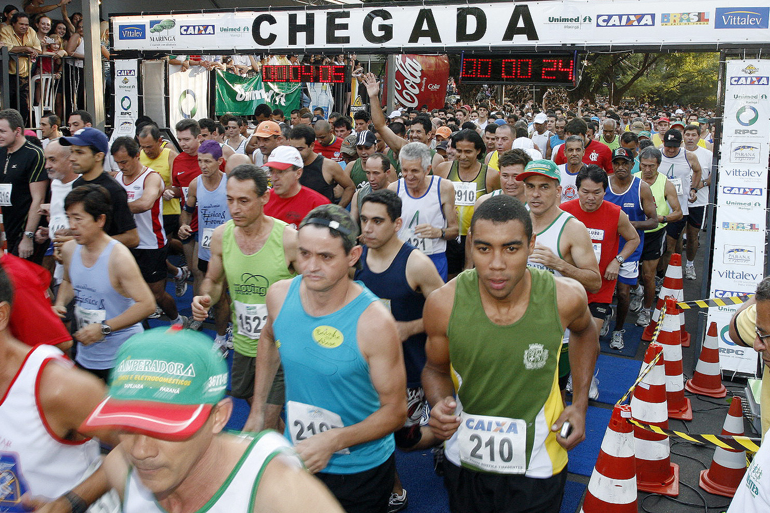 Foto de maratona recente em Maringá. A prova deste domingo reuniu 1,6 mil atletas | Divulgação/PMM