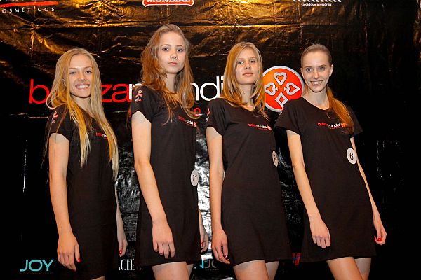Jéssica Bronitzki, Bruna Luize Vizentin, Milene Borini e Carolina Lazari (da esq. para a dir.) foram as vencedoras da seletiva regional do concurso Beleza Mundial, idealizado por John Casablancas. O evento movimentou o circuito fashion local na noite de quinta-feira na Liqüe. As quatro disputarão a grande final, dia 2 de setembro, em São Paulo | Naideron Jr.