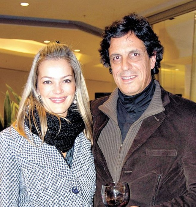 Cláudia Pereira, arquiteta e expositora, e o empresário da área de meio ambiente, Arthur Cezar de Carvalho, na Eco Design do Mueller, juntos após encontro romântico em Paris | 