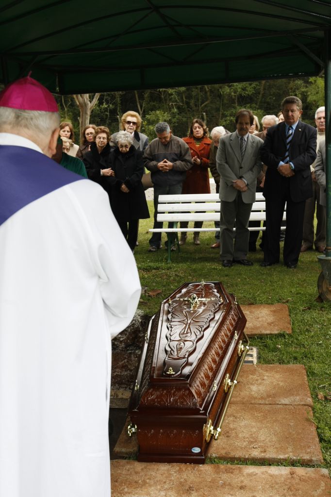 Dom Pedro Fedalto celebrou a missa de corpo presente de monsenhor Vítola | Marcelo Elias/Gazeta do Povo