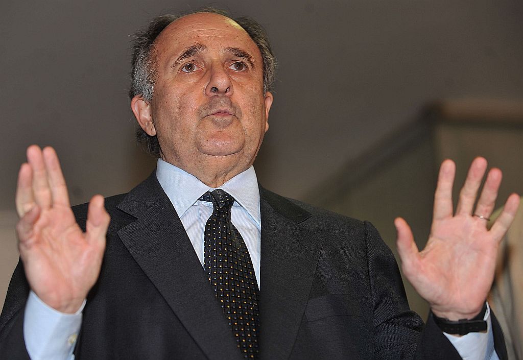 Não terá como fazer votação. O presidente Sarney vai perceber isso. Não é golpe. É um direito nosso de não ir às sessões. Um desconhecimento à autoridade do senador. Ele não tem mais condições. Cristovam Buarque, senador (PDT-DF) | José Cruz/ABr