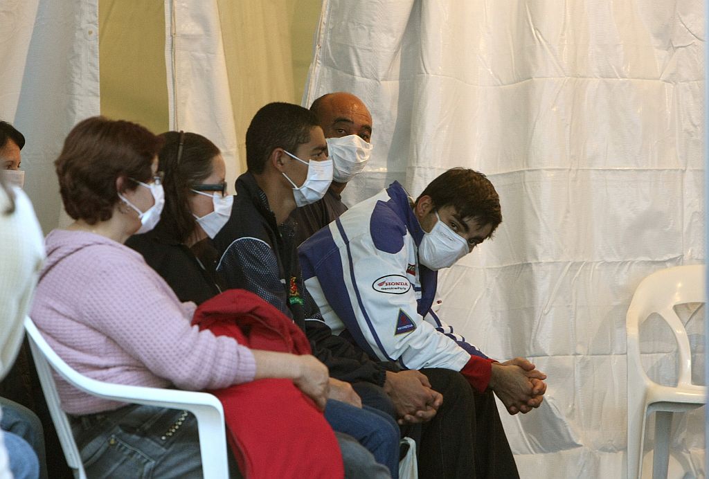 Pacientes buscam atendimento em unidade de saúde em Curitiba no início da pandemia | Rodolfo Bhürer/Gazeta do Povo