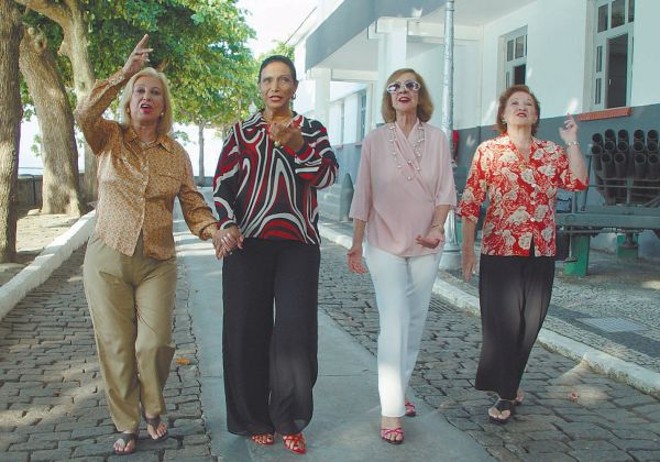 As Cantoras do Rádio, do curitibano Gil Baroni, exalta a Era do Rádio |