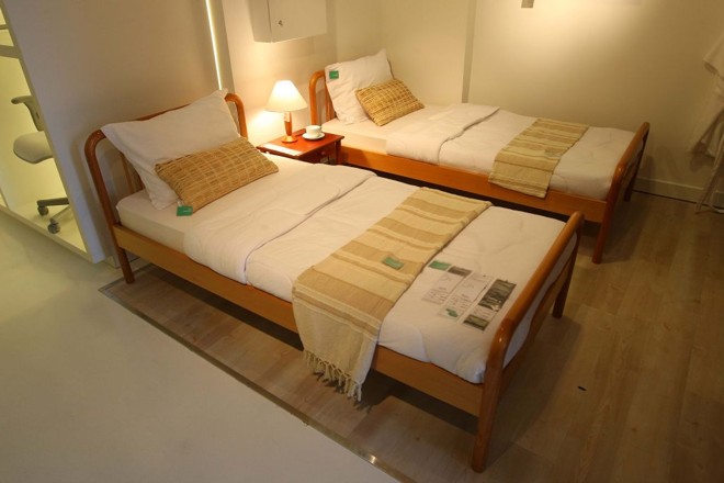 Cama de solteiro, da Tok Stok, do designer Fernando Jaeger. O móvel é em madeira com acabamento em verniz. Custa R$ 775 (preço casa/site) |