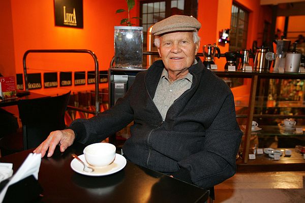 A lei vai ser cumprida, mas vai demorar, é uma questão de evolução cultural. Deveria ser tácita, porque é uma droga fortemente prejudicial à saúde. Benito Antônio Parolin, médico, autointitulado da liga antitabagismo |