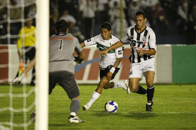 Quando a bola rolou, Leozinho foi anulado por Mancha e o restante do time do Peixe |