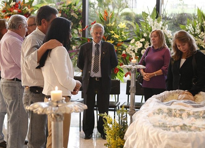 ..., familiares, amigos e políticos, como o vereador Mario Celso Cunha |