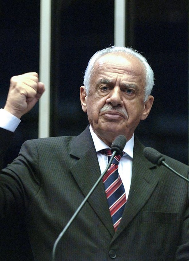 Simon é um dos alvos da carta do PMDB |