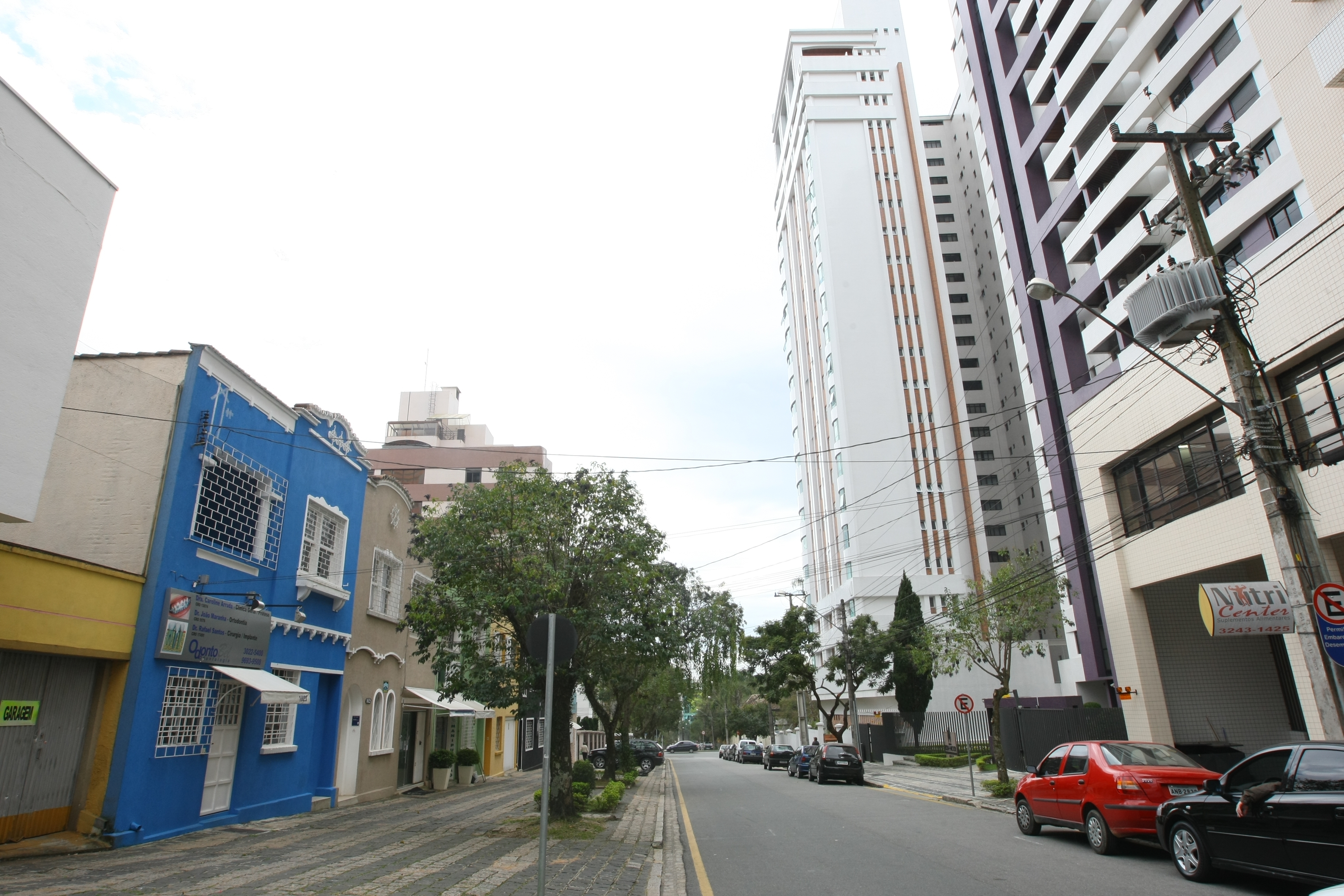 Rua Silveira Peixoto: início e término em duas grandes avenidas, a Batel e a Água Verde | Jonathan Campos/ Gazeta do Povo