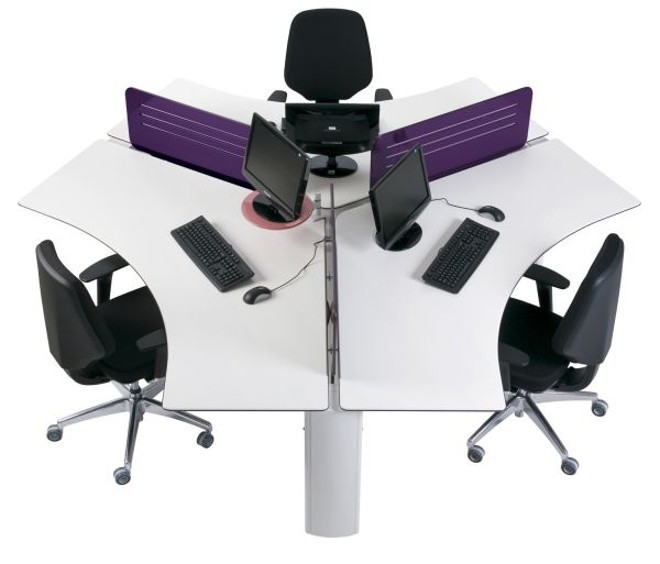 Web Delta, estação de trabalho da Flexiv que, junto com a Web Quadra, levou bronze na categoria Escritório. Integração, cor e facilidade para ligar os equipamentos |