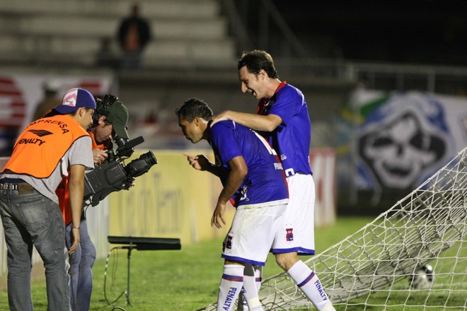 Davi e Alex Afonso mandam aquele recado esperto após o gol contra o América | Pedro Serápio / Gazeta do Povo