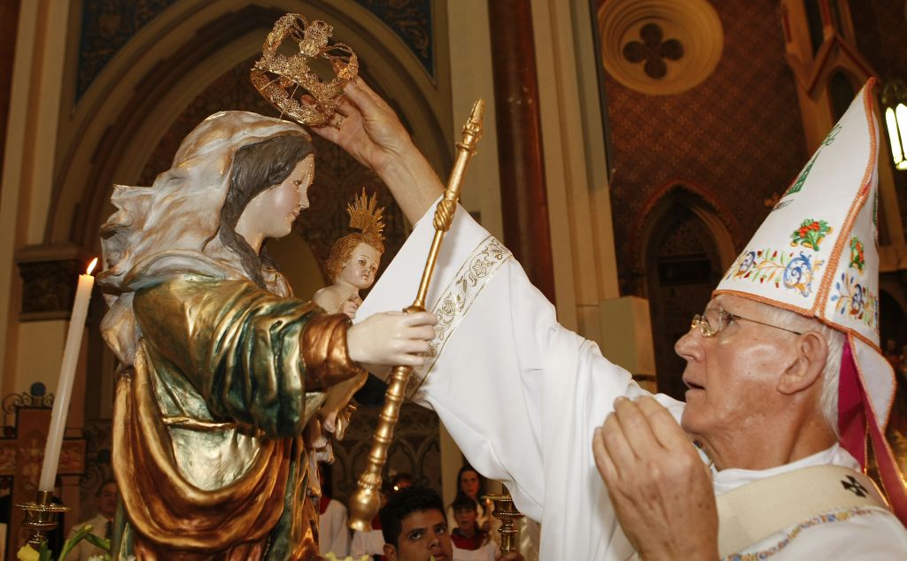 Por causa da chuva, procissão ocorreu dentro da igreja | Antonio Costa/Gazeta do Povo