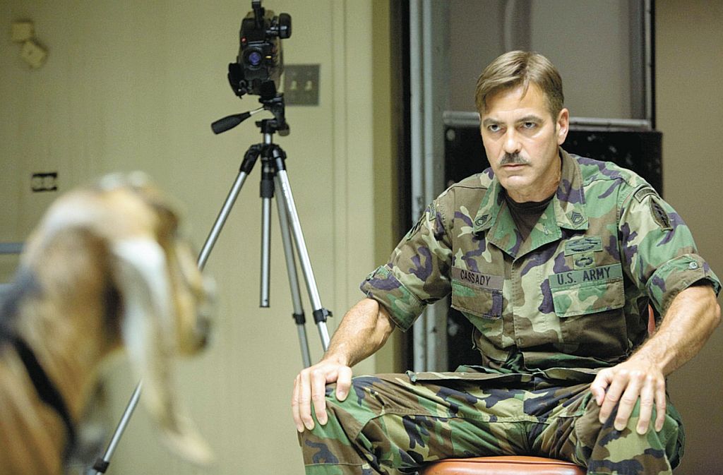 George Clooney é um soldado com poderes paranormais na comédia The Men Who Stare at Goats | Fotos: Divulgação