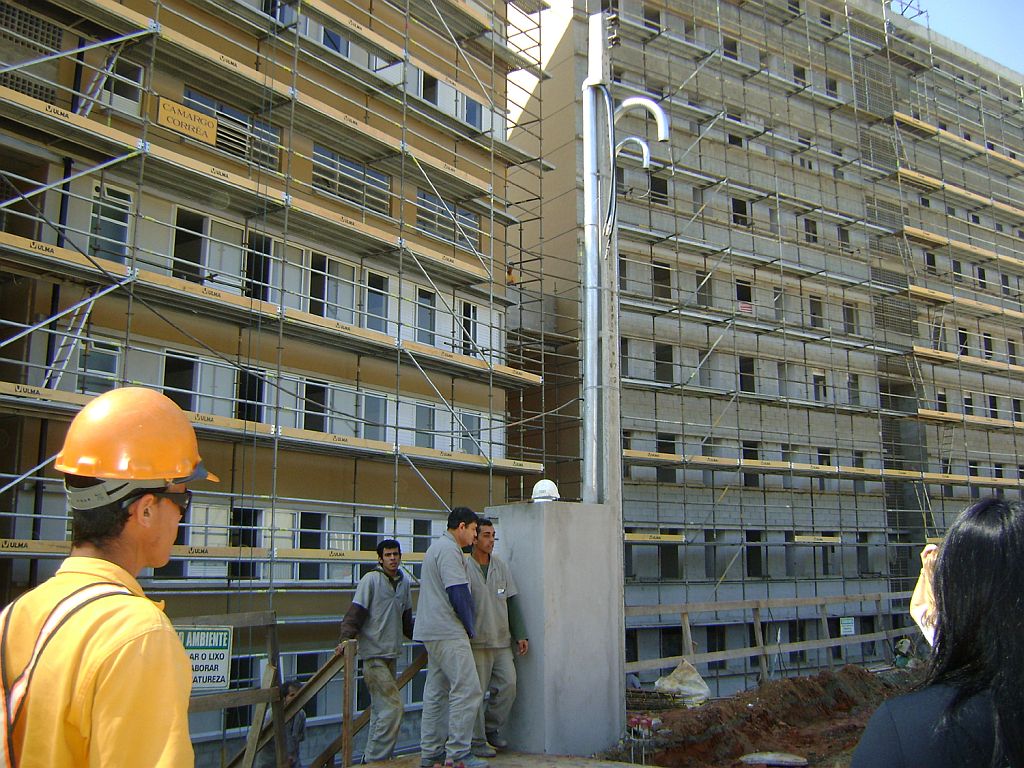 Habitação popular em construção em Paraisópolis, segunda maior favela de São Paulo, com alvenaria estrutural. Paredes internas podem ser totalmente derrubadas | ABCP/Divulgação