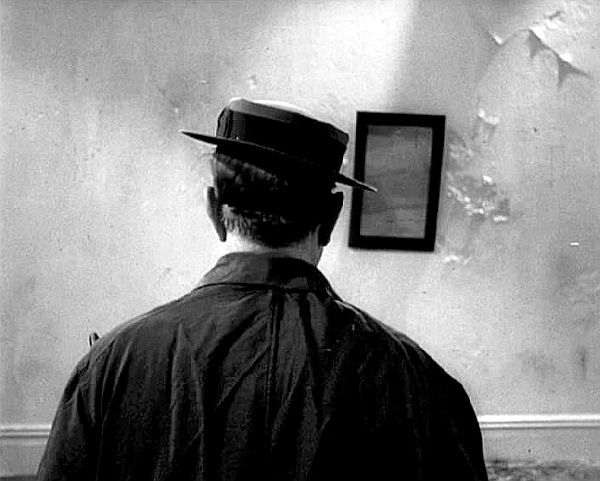 Buster Keaton de costas em cena de Filme, curta-metragem de 1965 escrito por Beckett e
dirigido por
Alan Schneider | Divulgação