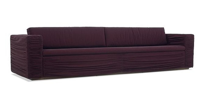 Sofá Bilbao, da Saccaro (à direita), com quatro lugares. Preço: R$ 8.981 | 