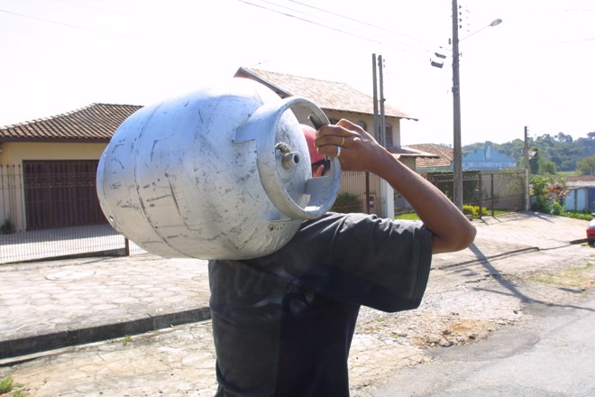 Este é o terceiro aumento no preço do gás este ano. O produto acumula alta de 33% | Pedro Serapio - Gazeta do Povo