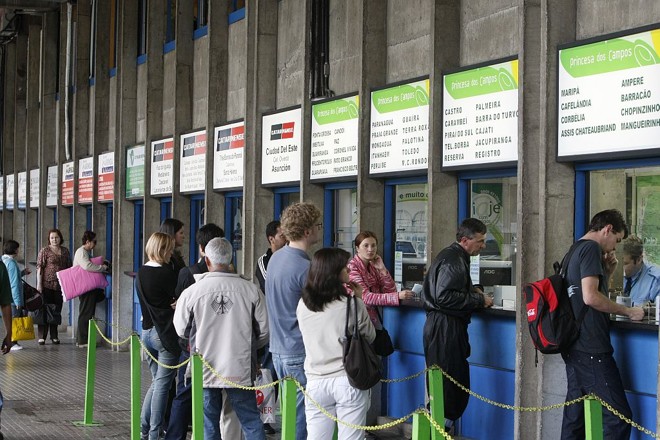Rodoferroviária: 26 mil deixam a capital em ônibus somente hoje | Marcelo Elias/Gazeta do Povo