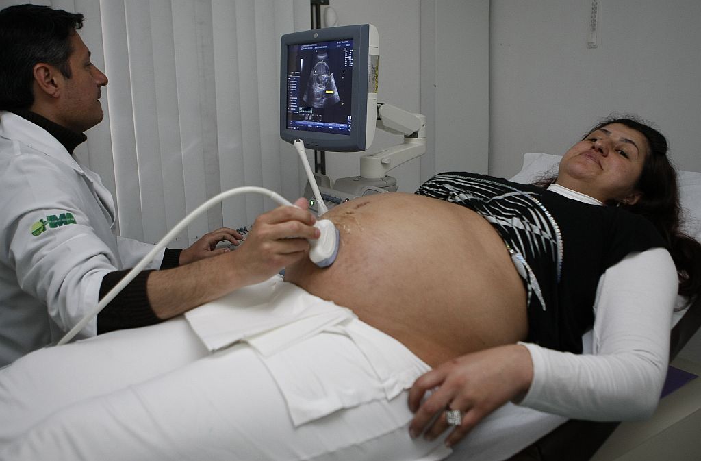 Eideis dos Santos faz exames de pré-natal: gravidez tranquila, sem medo da gripe suína | Antonio Costa/Gazeta do Povo