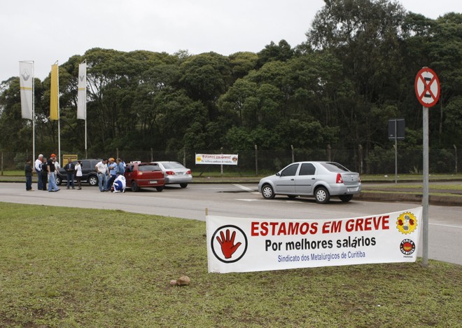 O sindicato pede um reajuste de aproximadamente 11%, abono salarial de R$ 2 mil em setembro | Aniele Nascimento - Gazeta do Povo
