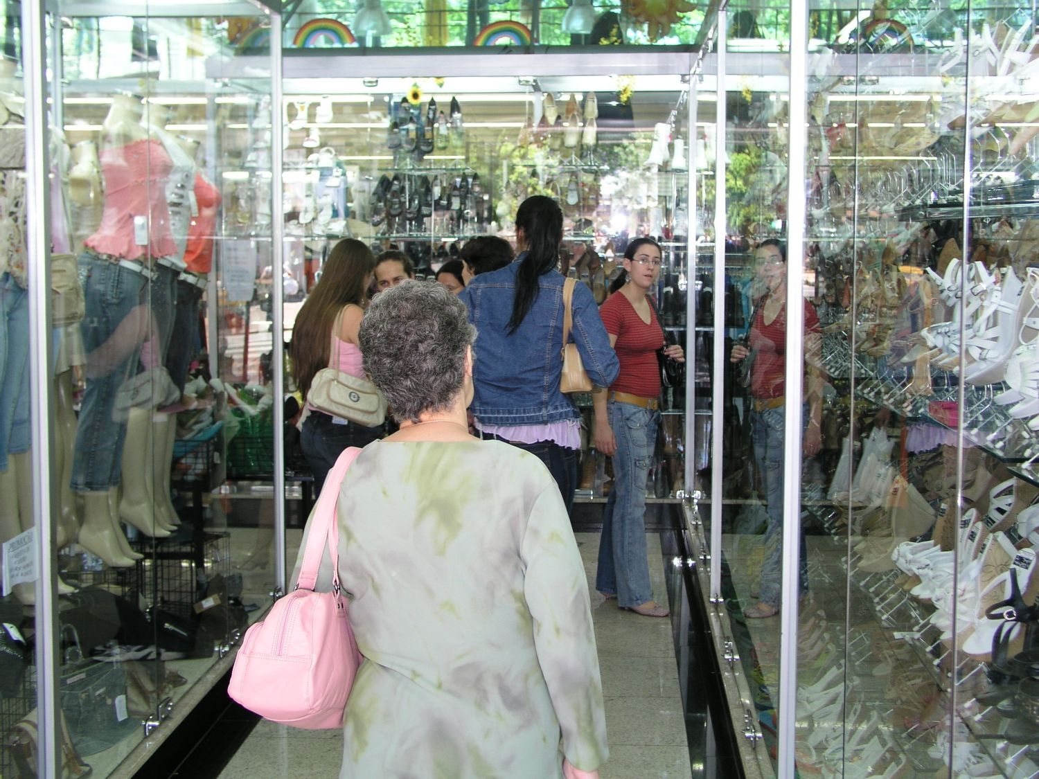 Algumas lojas prometem descontos de até 70%. Vale tudo para zerar os estoques | arquivo/Gazeta do Povo