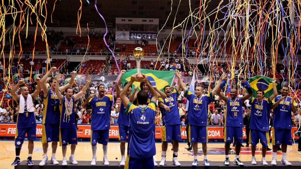 Brasil planeja briga por medalha no Mundial Seleção brasileira recebe o troféu da Copa América: vitória por 1 ponto na final | Thomas Coex/AFP