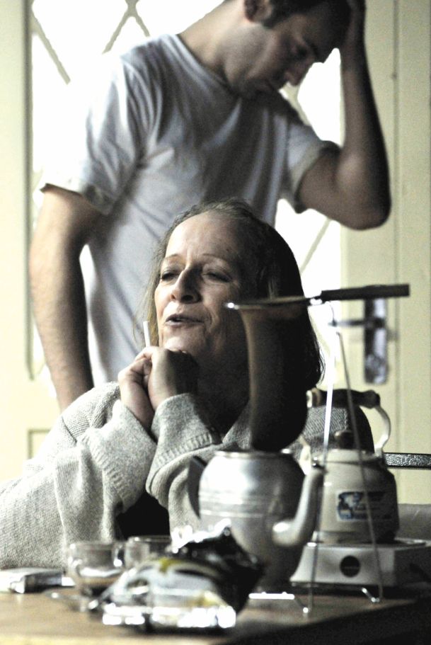 Claudete Pereira Jorgee Rodrigo Ferrarini: a impossibilidade de comunicação entre pessoas que vivem na mesma casa | Gilson Camargo/Divulgação