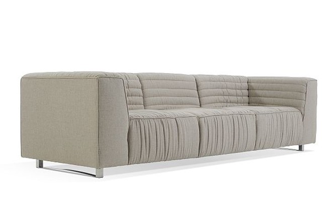 Sofá San Marco, da designer Fabíola Bergamo para a Saccaro. Preço do modelo com três lugares: R$ 8.016 | 