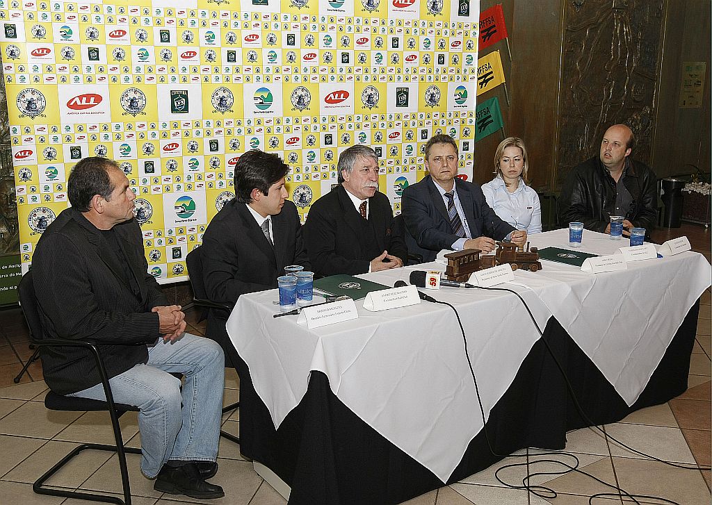 Coletiva, no fim de agosto, que apresentou a decisão de reviver a viagem histórica de trem até Ponta Grossa | Valterci Santos/Gazeta do Povo