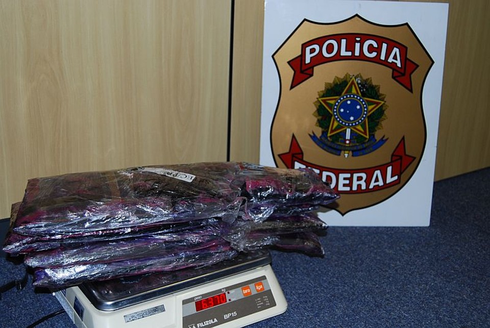 A droga estava escondida dentro da forração de duas malas | Divulgação/Polícia Federal