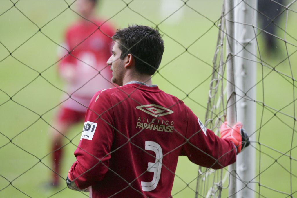 Para o goleiro Galatto, triunfo em Minas Gerais diminuiria a pressão no grupo, que não vence há três partidas | Daniel Castellano/ Gazeta do Povo
