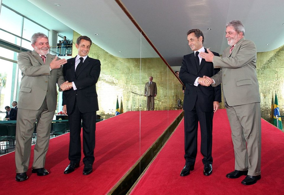 Em troca dos caças, apoio para mudar ONU Lula e Sarkozy, no Palácio do Planalto: troca de gentilezas revela alinhamento nas áreas militar, econômica e ambiental | Ian Langsdom/AFP