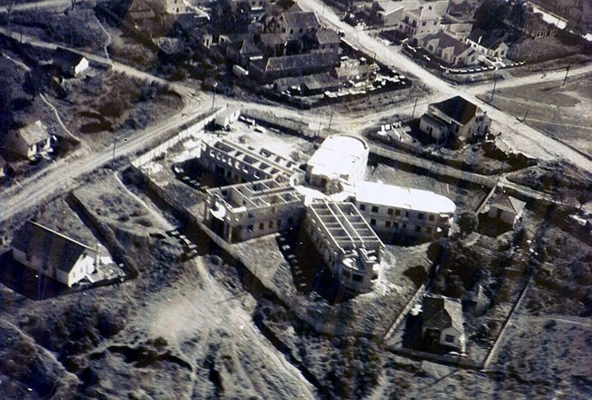 No início, o formato era de estrela, com apenas 90 leitos |