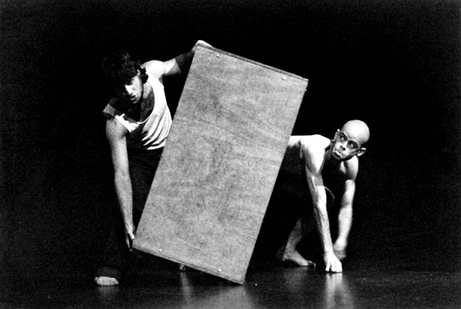O espetáculo se insere no chamado teatro físico, centrado no trabalho corporal dos atores | Vinicius Moraes/Divulgação