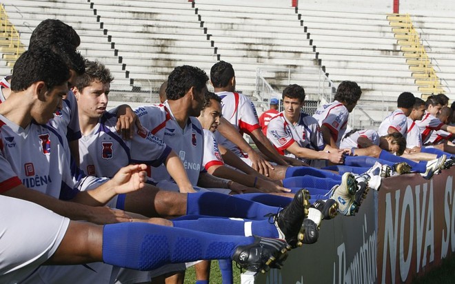 Paranistas treinam na véspera do duelo com o América de Natal, time que costuma endurecer contra o Tricolor | Rodolfo Bührer/Gazeta do Povo