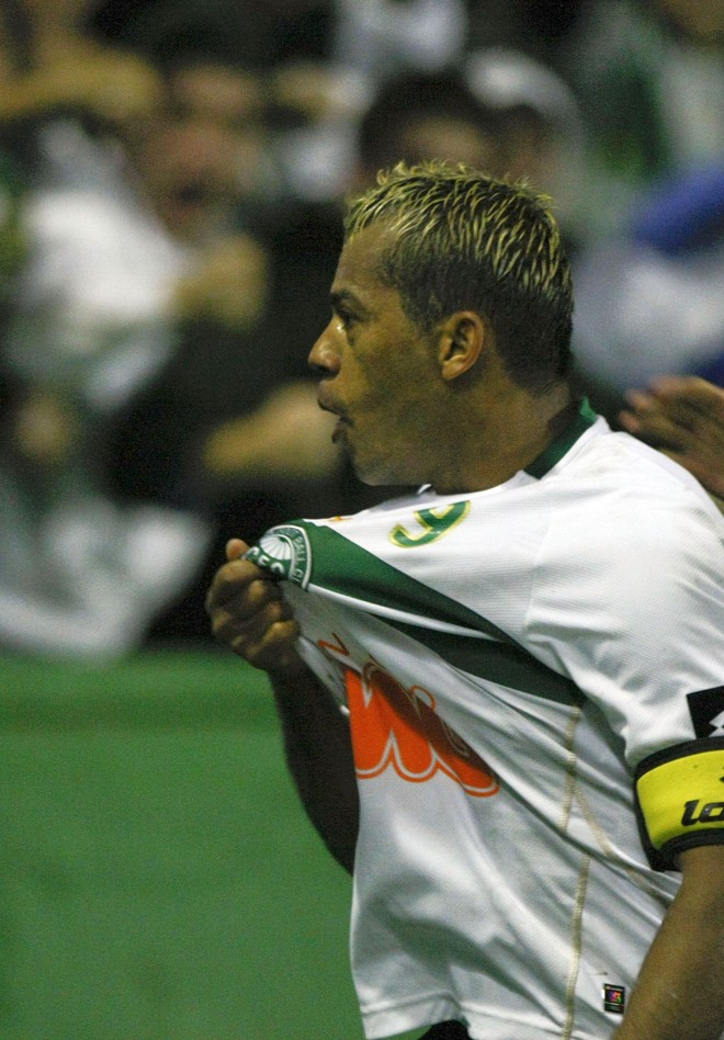 Marcelinho Paraíba renova com o Coxa até metade de 2010 | Antônio Costa / Gazeta do Povo