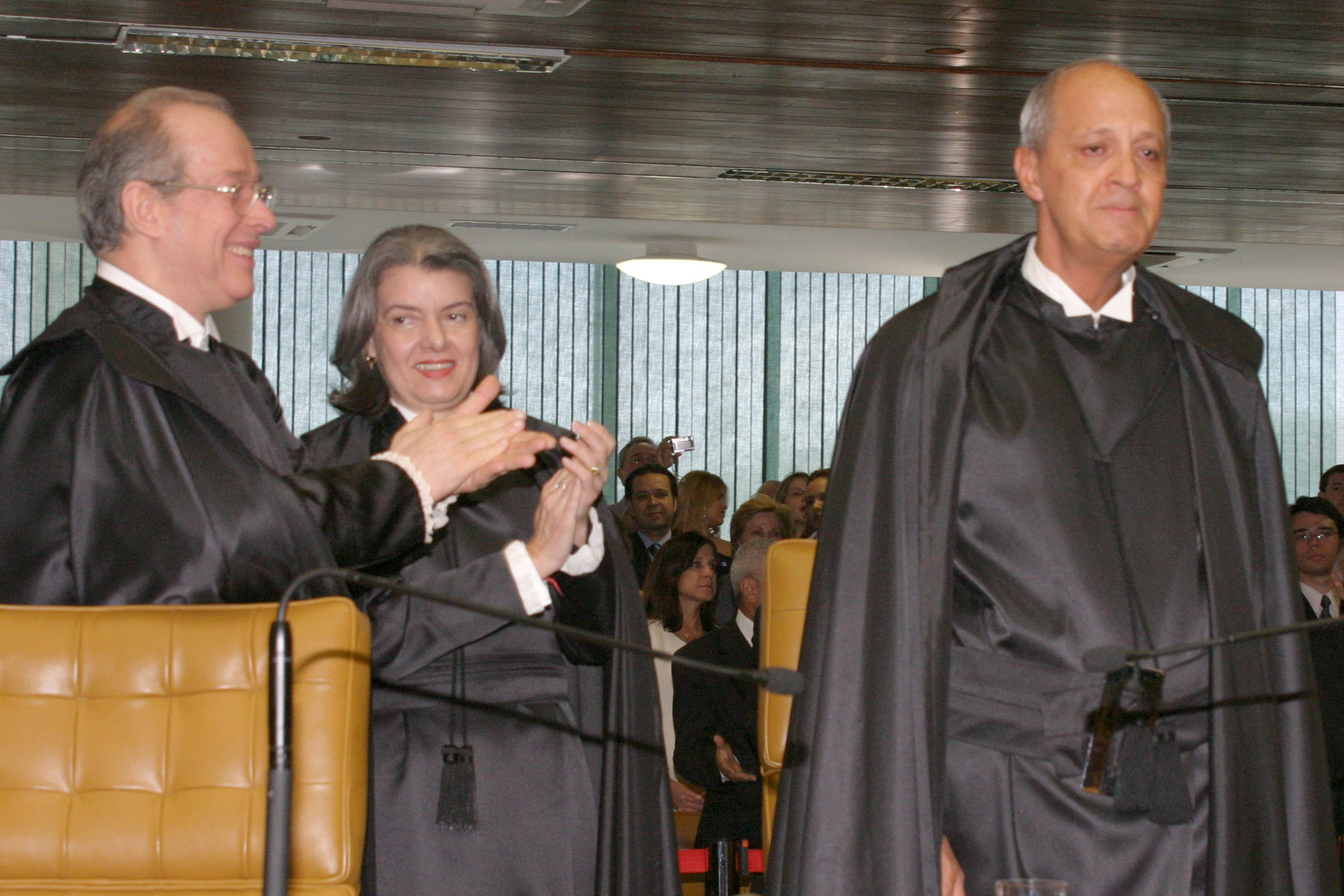 O ministro (à direita), em sua cerimônia de posse no STF | Divulgação/STF