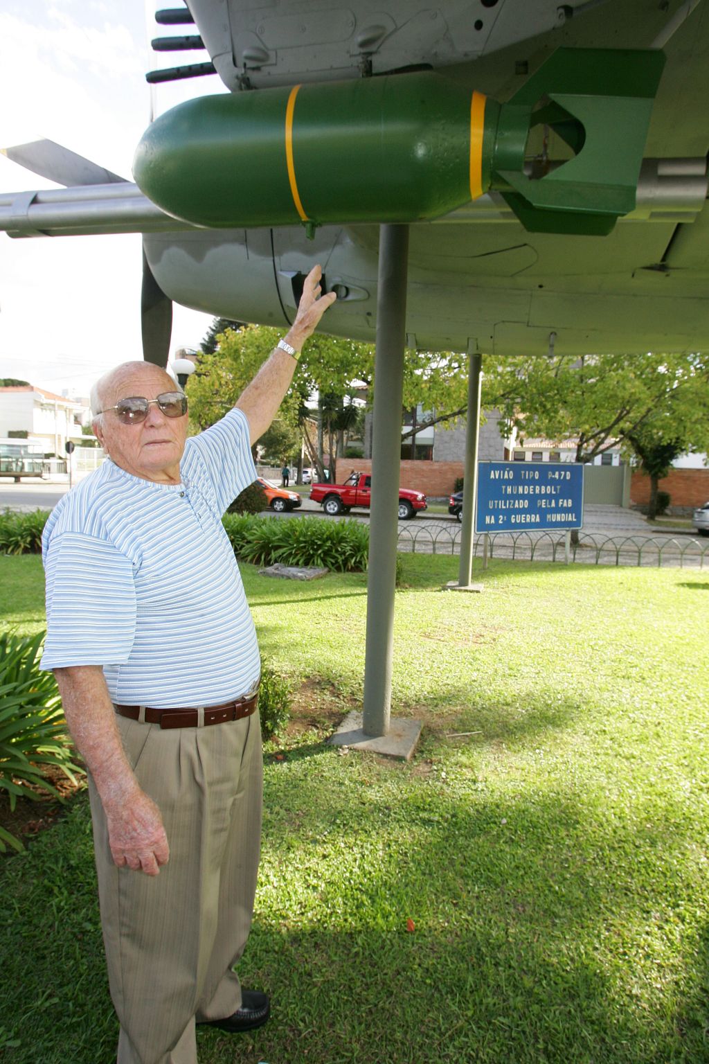 Eronides Cruz: 40 anos cuidando do P-47 | Ivonaldo Alexandre/ Gazeta do Povo