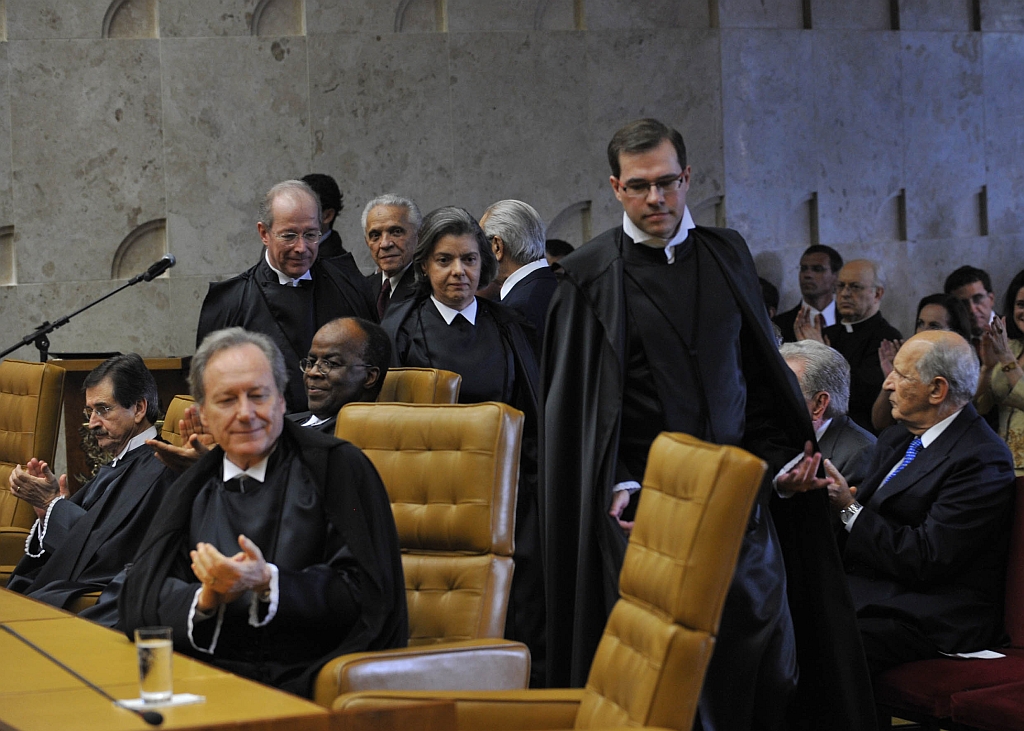 Toffoli (em pé), durante a solenidade de sua posse no STF | Fábio Rodrigues Pozzebom/ABr