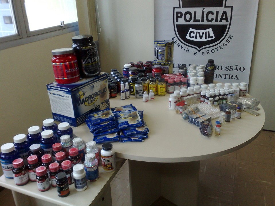 Carga de remédios irregulares é contrabandeada do Paraguai e seria vendida em Curitiba | Adriano Ribeiro / Gazeta do Povo