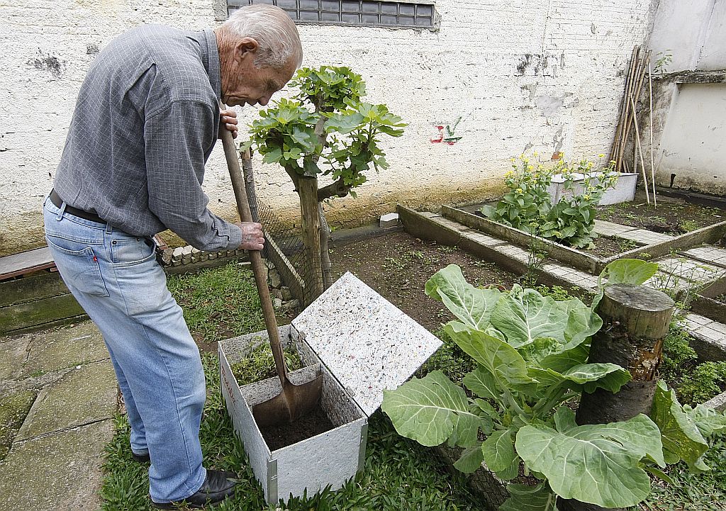 Coimbra criou e aperfeiçoou o sistema no fundo do quintal de casa | Aniele Nascimento/ Gazeta do Povo