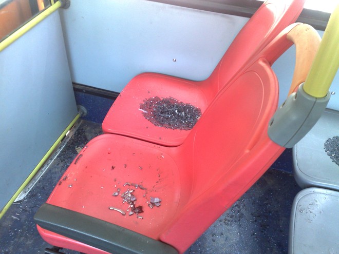 Um rojão teria sido arremessado para dentro do ônibus | 