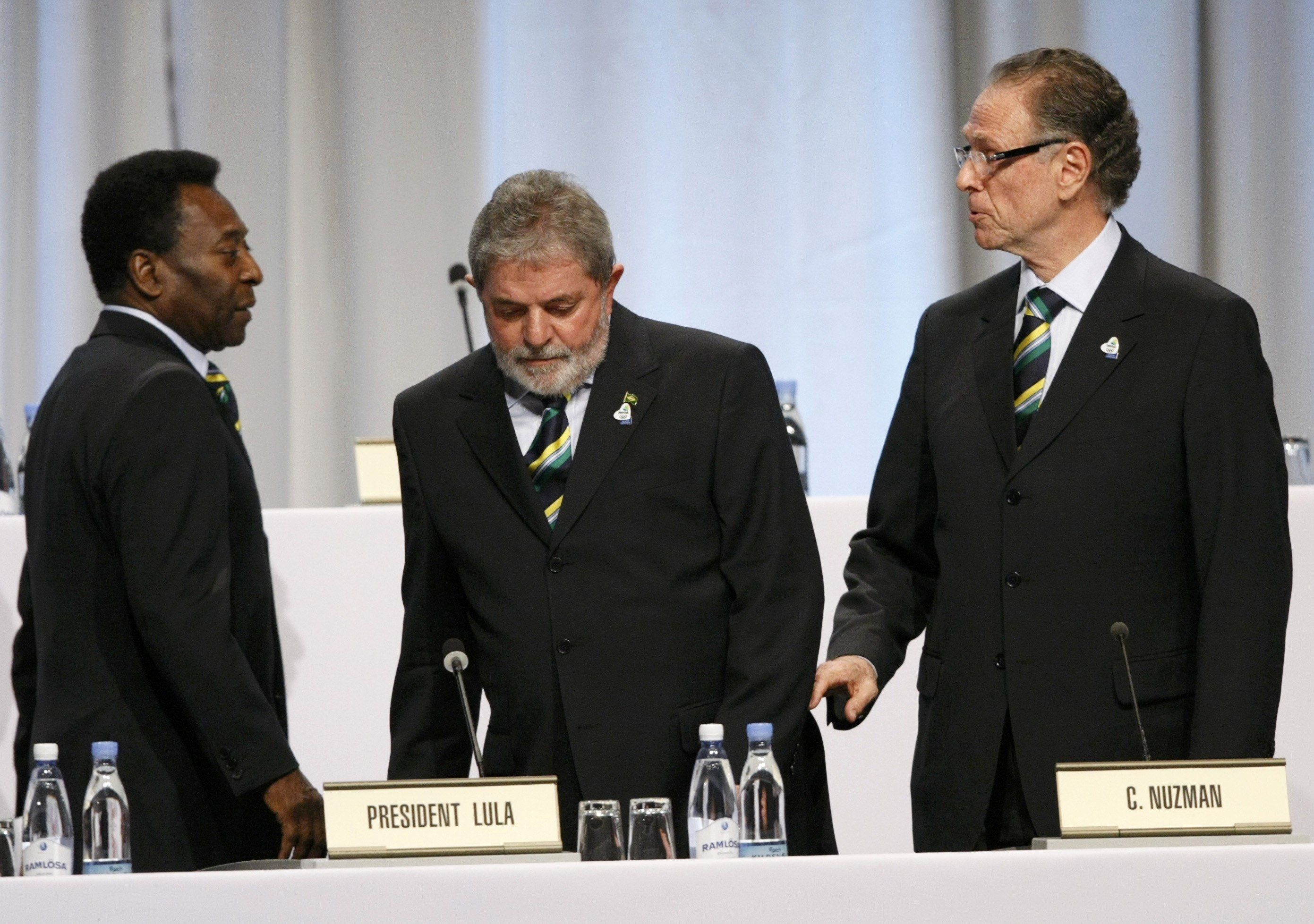 Da equerda para direita: Pelé, Lula e Carlos Nuzman, em Copenhague, na abertura da apresentação da candidatura do Rio de Janeiro para receber os Jogos Olímpicos de 2016 | Denis Balibouse/ Reuters