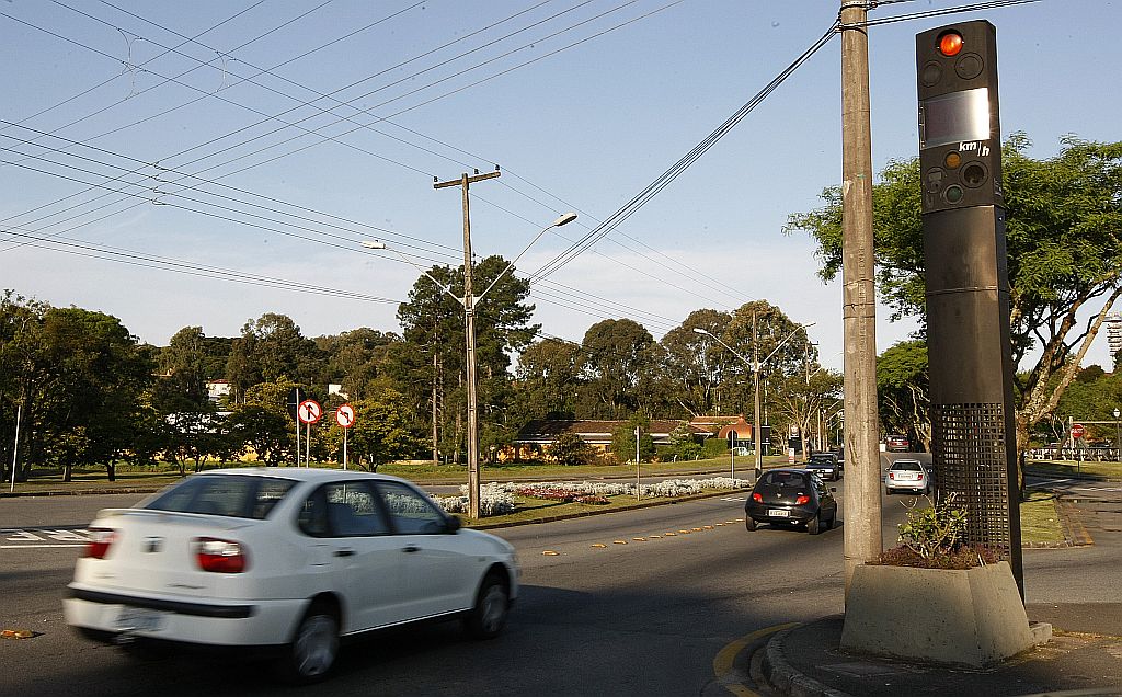 A localização da lombada do Parque Barigui, uma das inativas, favorece os abusos dos motoristas | Rodolfo Bührer/Gazeta do Povo